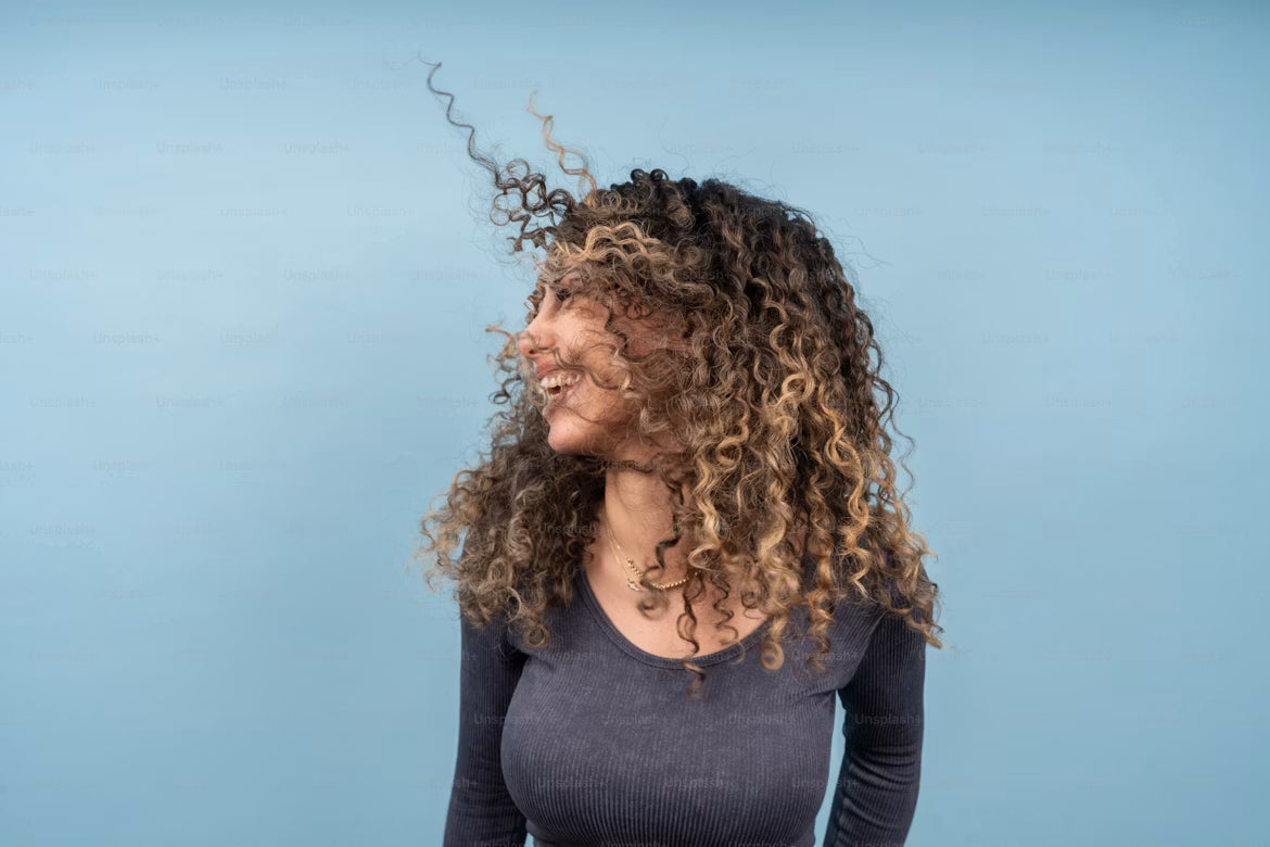 Capelli crespi: come eliminarli e proteggere i capelli dall'umidità
